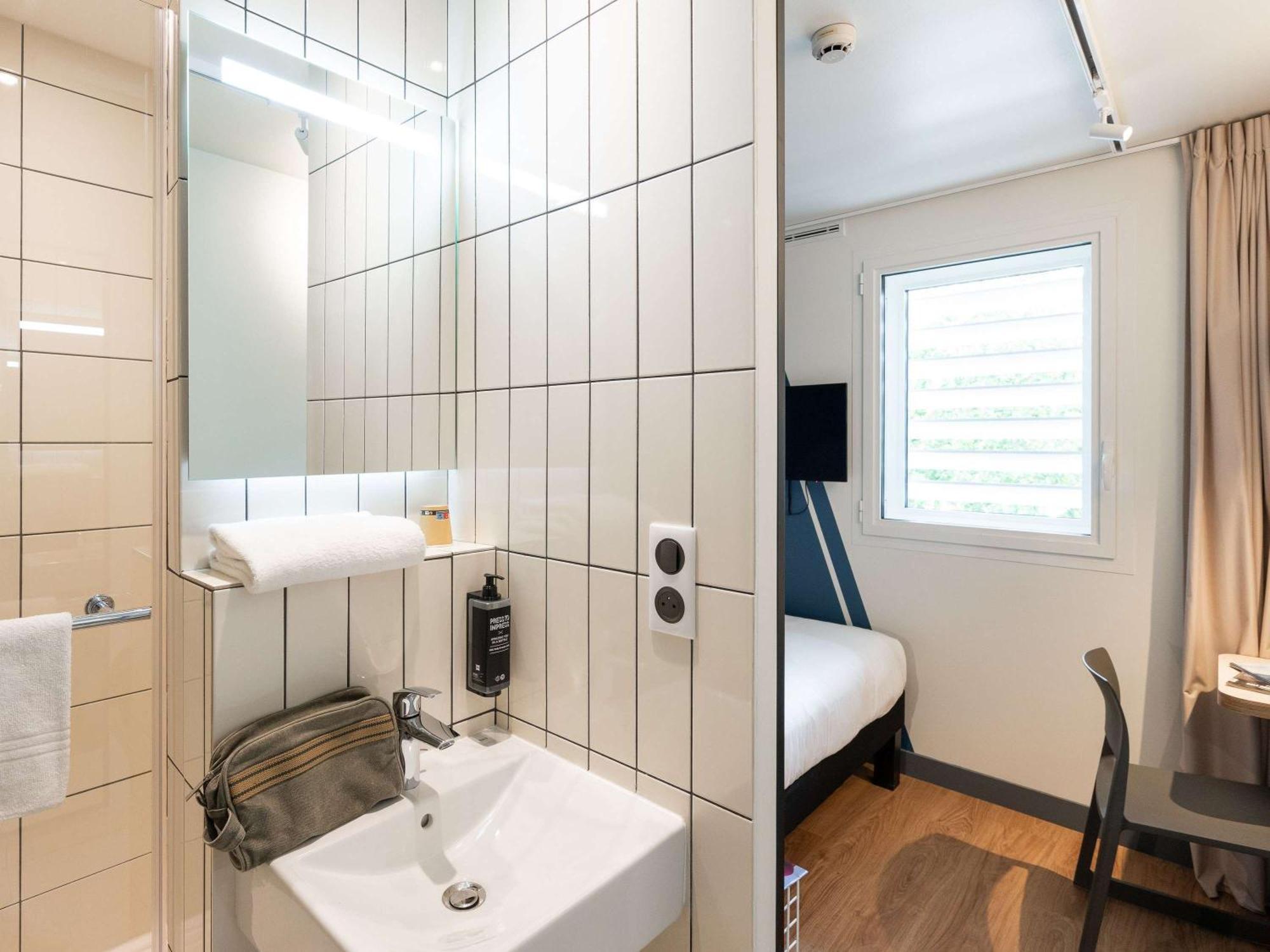 Ibis Budget Lyon Centre Confluence Zewnętrze zdjęcie